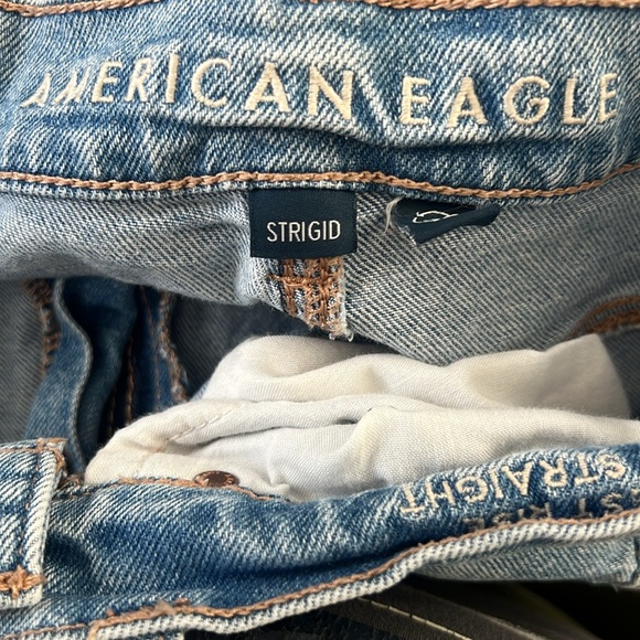 American Eagle Outfitters Distressed Blue Straight Jeans size 2 - Picture 5 of 9
